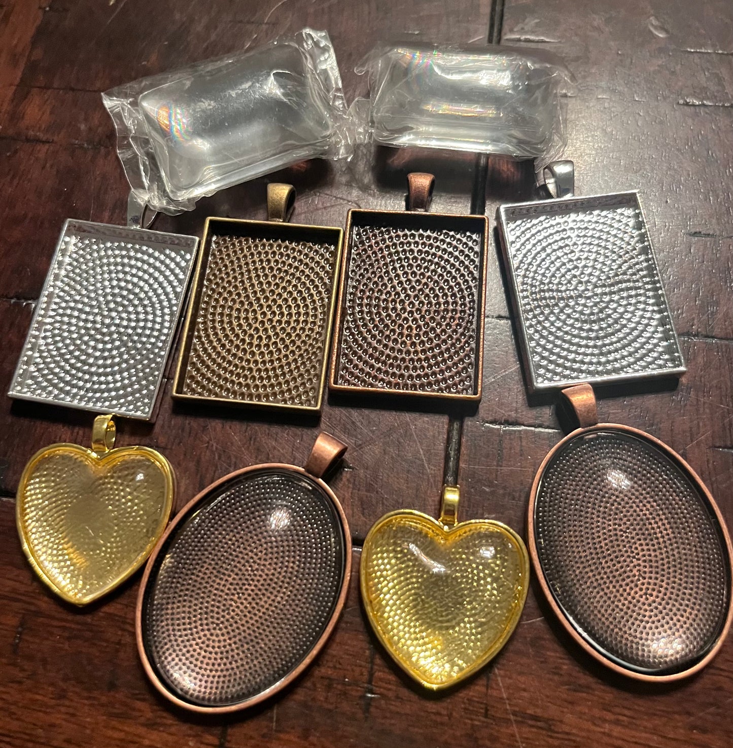 Pendant trays with glass cabachons