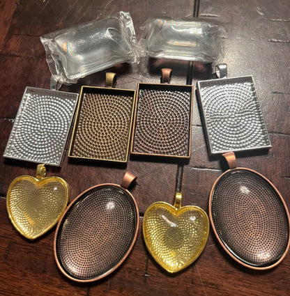 Pendant trays with glass cabachons